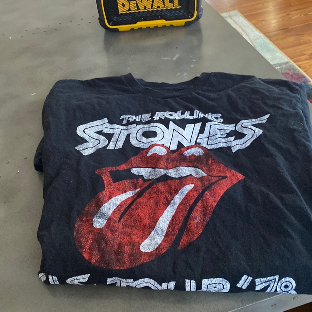 Graphic tee